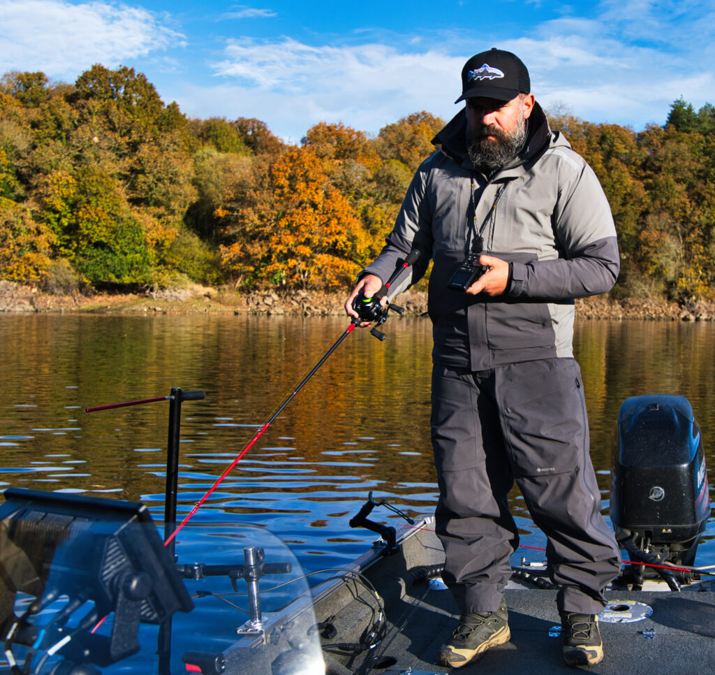 Pêcher bateau lac verticale