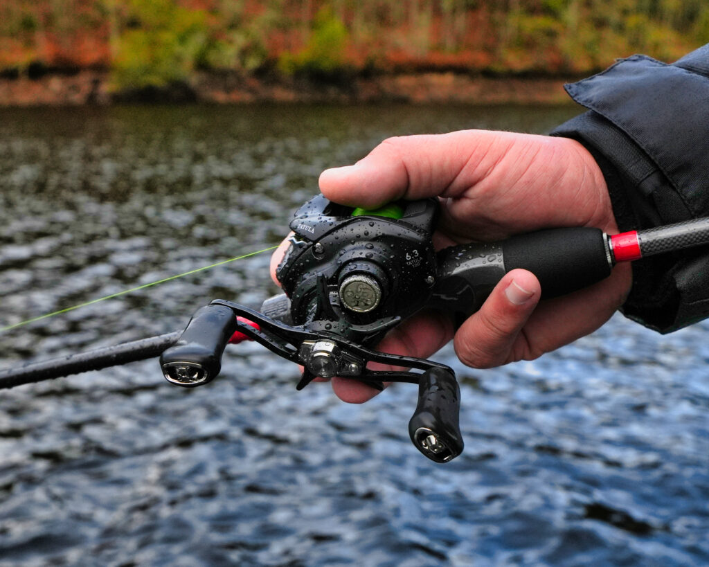 Pêcher verticale moulinet daiwa canne tenryu