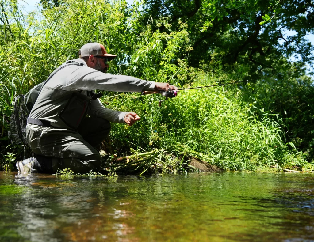 Pêcher truite été canne