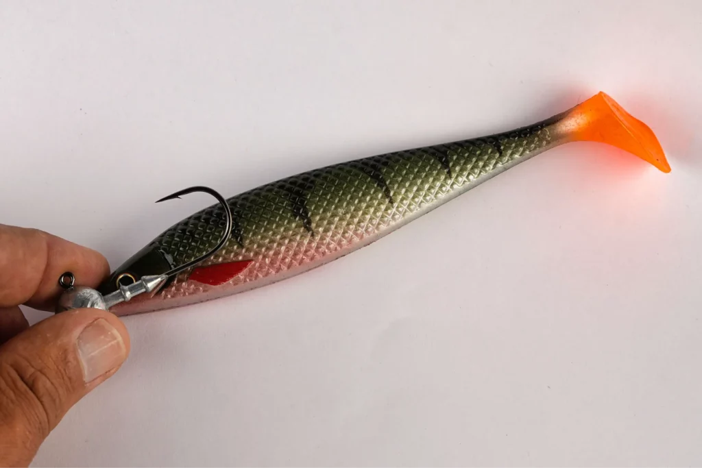 Montage brochet leurre souple tête plombée