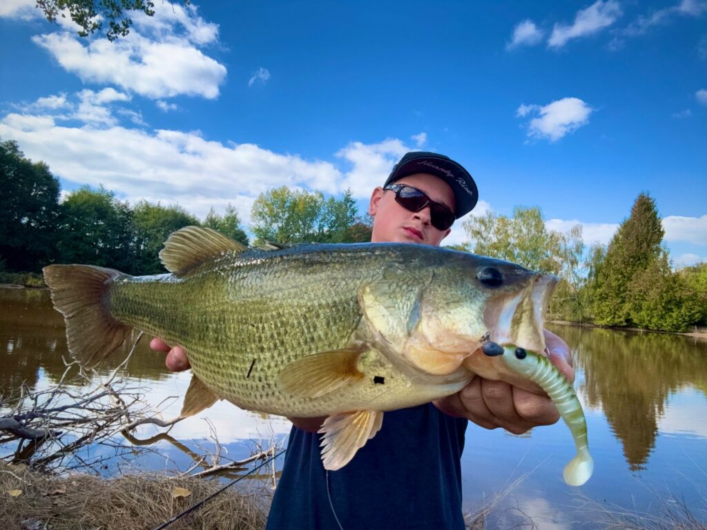 Black-bass de 55 cm pris par Theo