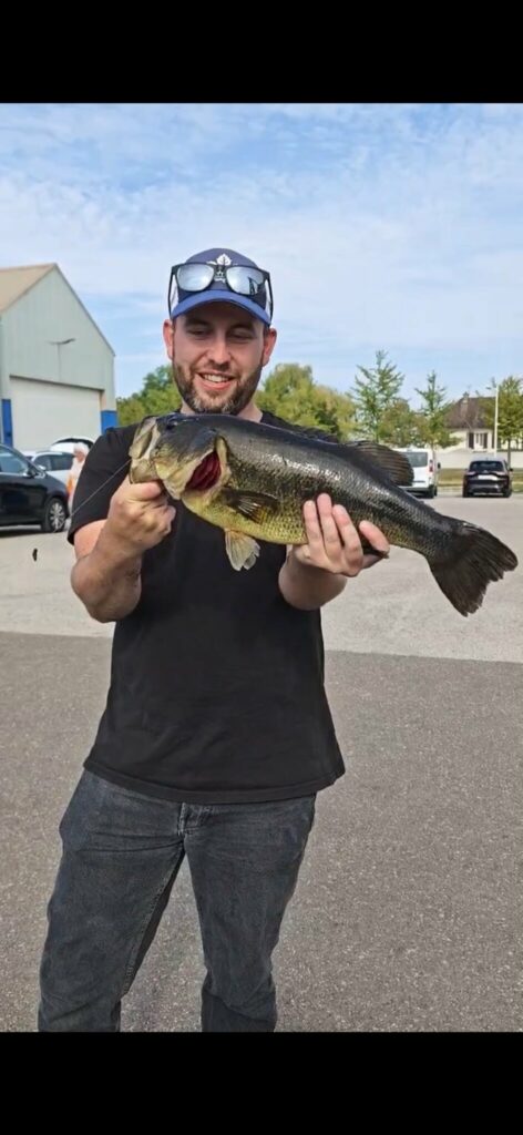 Black-bass de 48 cm pris par ANTOINE