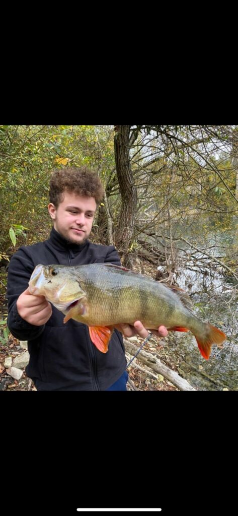Perche de 46 cm pris par Theo